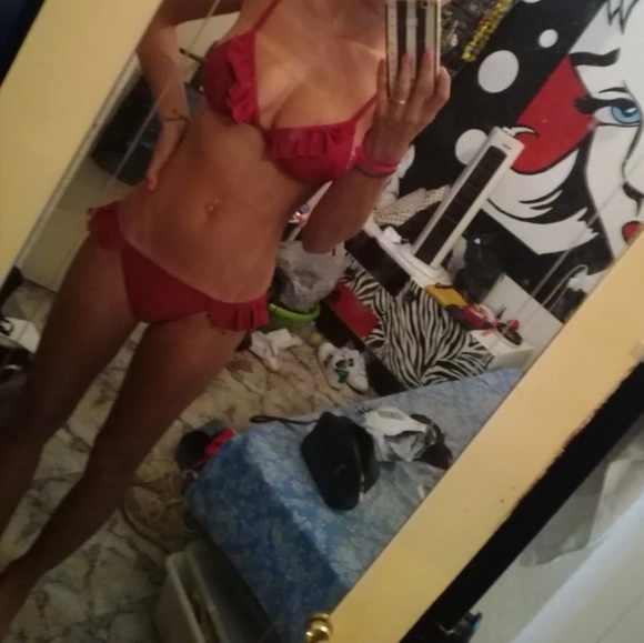 Last L !!! Super high quality bikini set in red - Picture 5 of 6